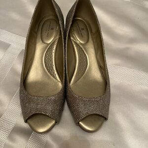Bandolino Gold Glitter Heels Peep-Toe